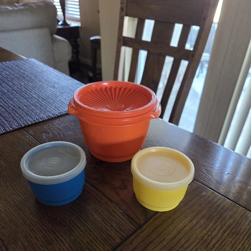 Colorful vintage Tupperware. 2 snack cups One 20 oz storage bowl.